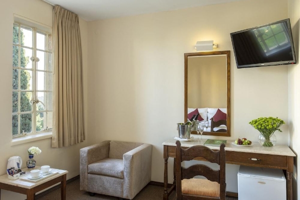 YMCA Three Arches Hotel (Jerusalem)